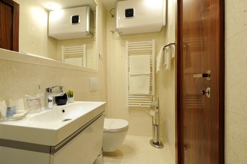 Main Street Studio And Rooms Zadar Bagian luar foto