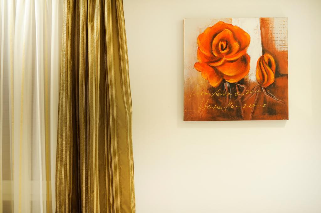 Main Street Studio And Rooms Zadar Bagian luar foto