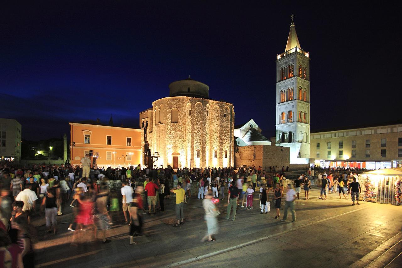 Main Street Studio And Rooms Zadar Bagian luar foto